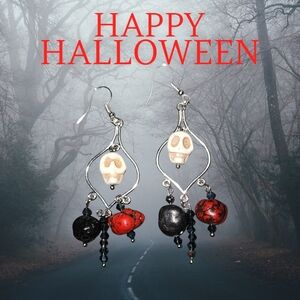 Howlite Skull With Howlite And Crystal Beads